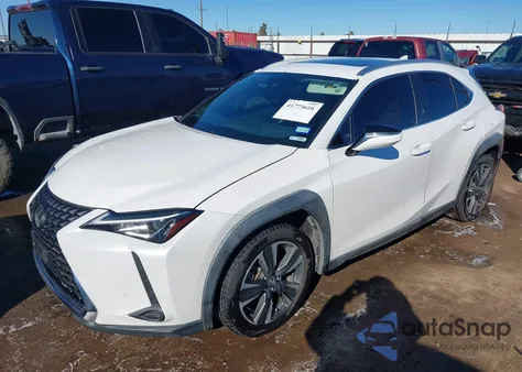2019 Lexus Ux 200 z USA, uszkodzony, nr VIN JTHY3JBH3K2012961